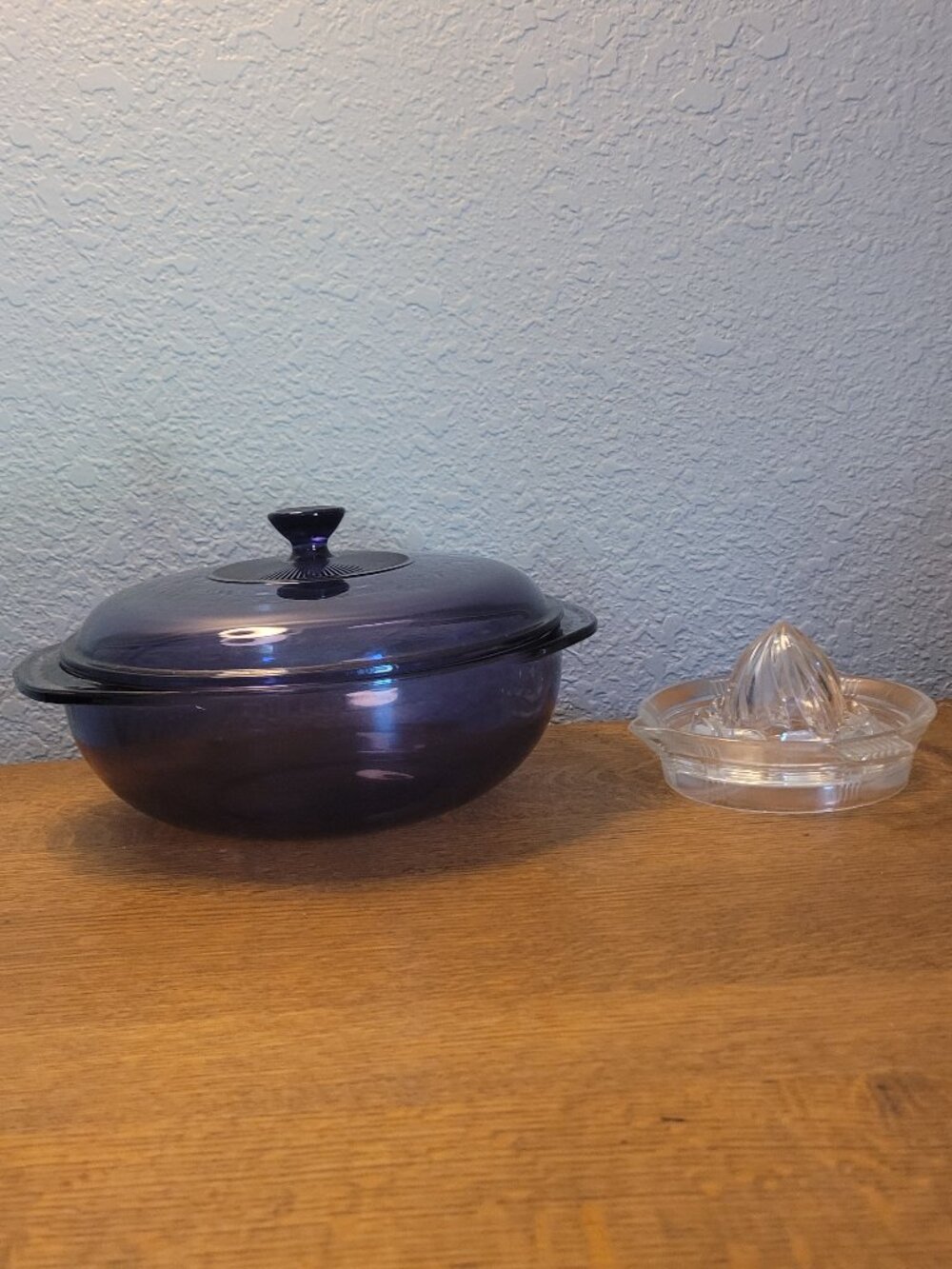 VintagePYREX Amethyst Purple Glass 2 Qt Casserole w/ Lid & Crystal Citrus Juicer